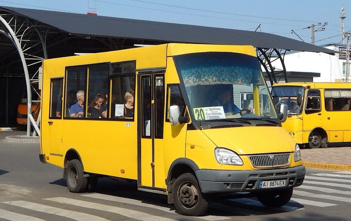 Маршрутка чи авто: мешканці передмістя Києва рахують витрати по-новому