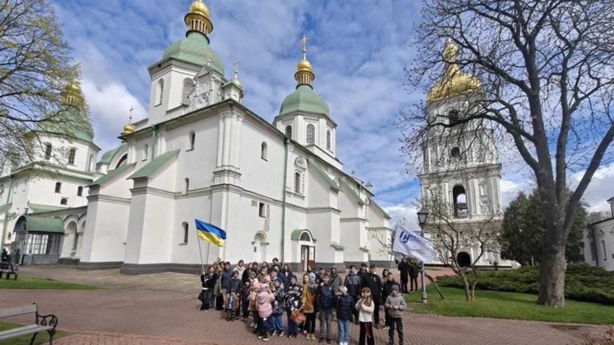 Великдень у Софії Київській як діти загиблих військових зустріли свято разом із Президентом