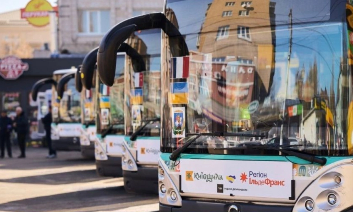 Безкоштовний транспорт для всіх: у Василькові запустили нові автобуси з Франції