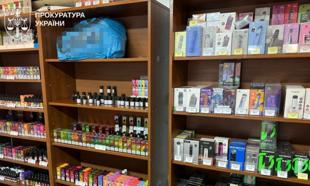“Бездимна” мережа на мільйони: у Києві та п’яти областях викрили масштабний вейп-бізнес