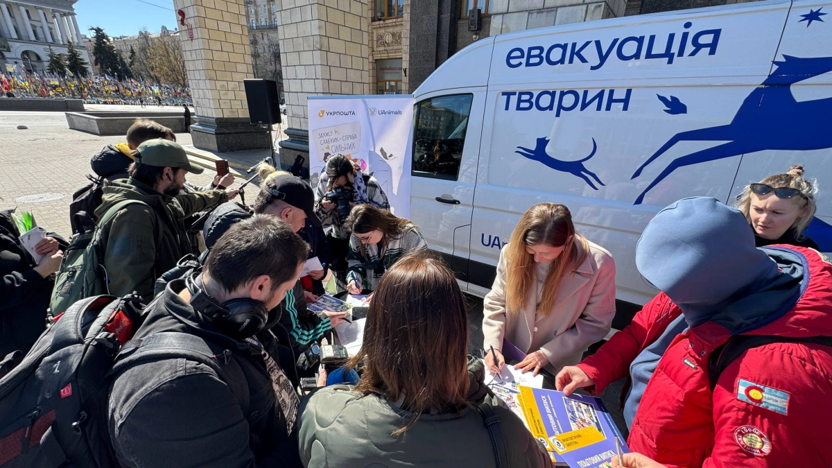 Мітинг на конвертах: UAnimals та Укрпошта випустили марку до 10-річчя зоозахисного руху