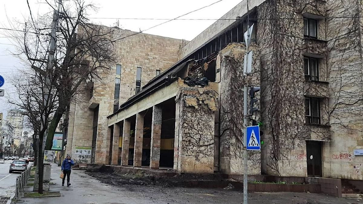 У Києві знову сталася пожежа в «Квітах України» під час суду за будівлю