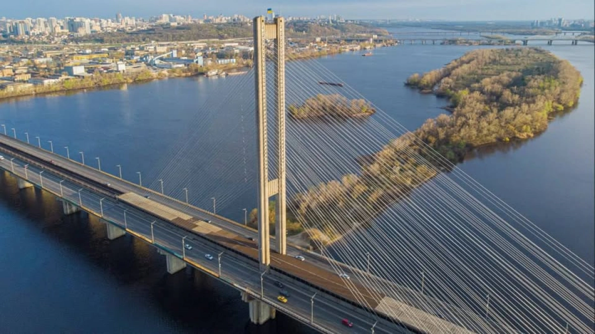 У Києві частково обмежать рух Південним мостом: коли діятимуть обмеження