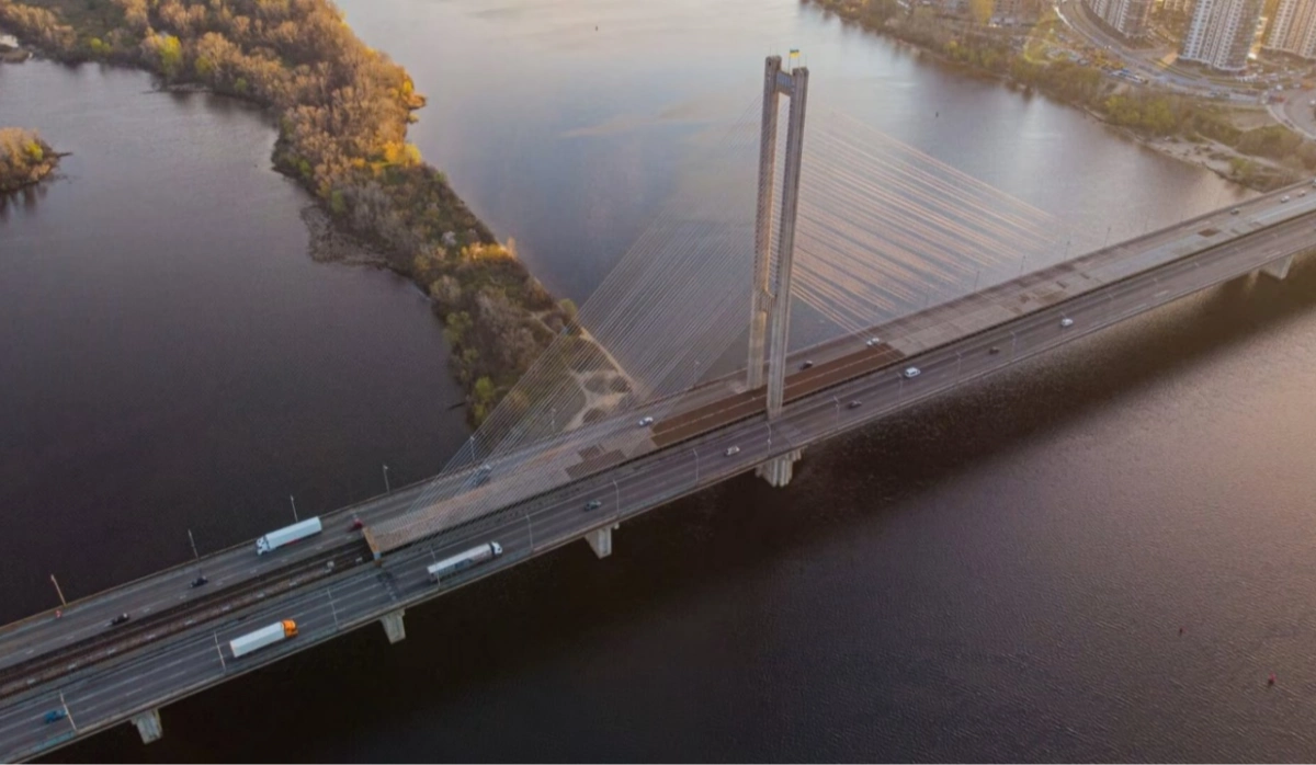 На Південному мосту в Києві обмежать рух до 20 квітня: схема проїзду
