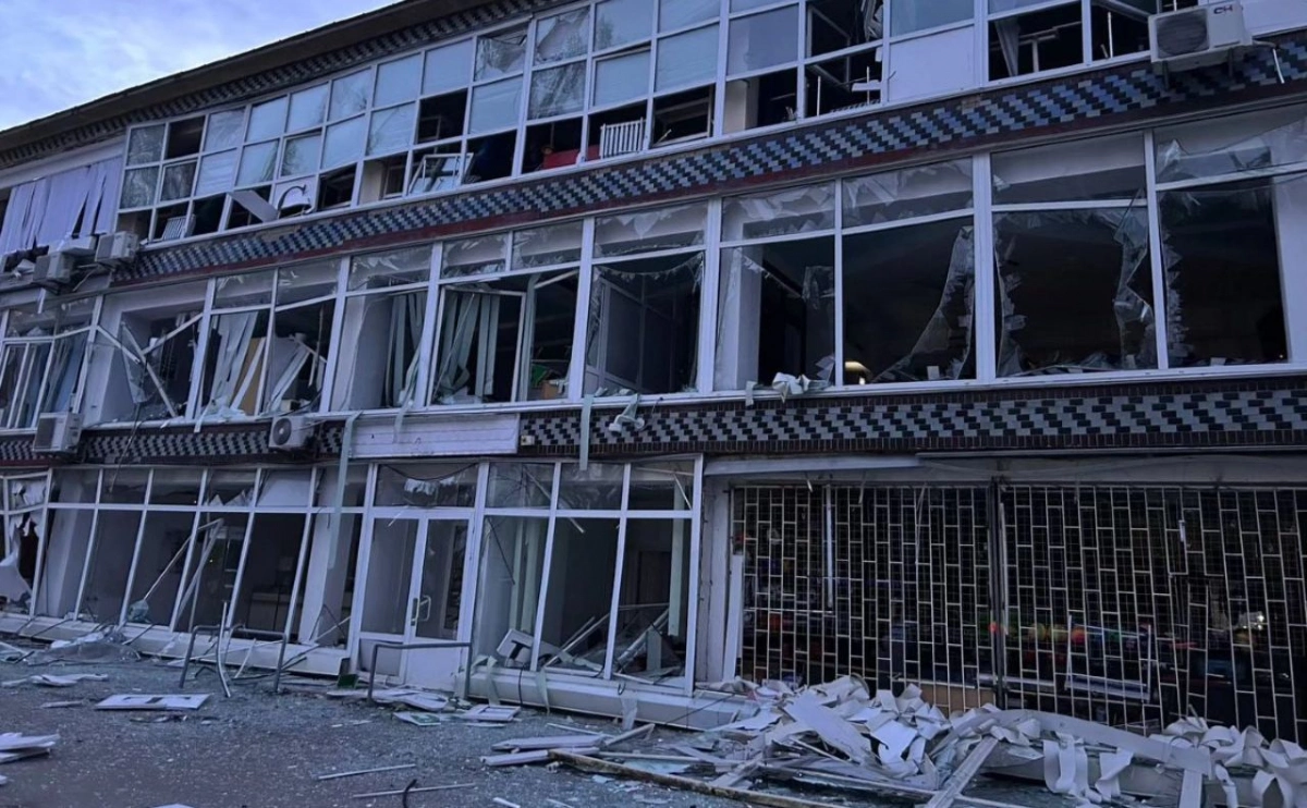 У Києві через ракетну атаку зруйновано дитячо-спортивний клуб «Нивки»