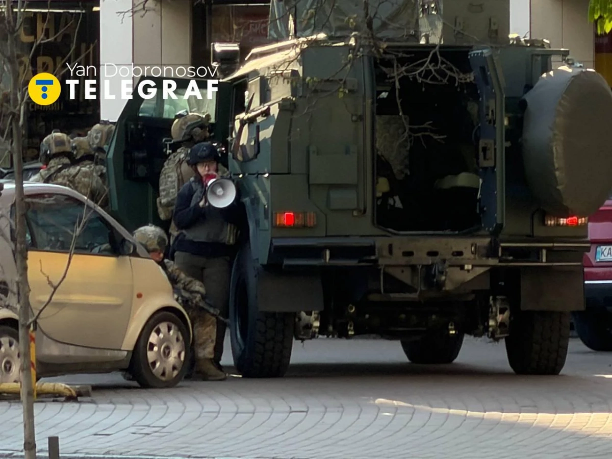 Штурм «Велмарту» та жертви серед цивільних: нові деталі стрілянини в Голосіївському районі