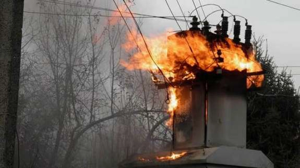 У Києві можливі перебої зі світлом після вибуху трансформатора на лівому березі