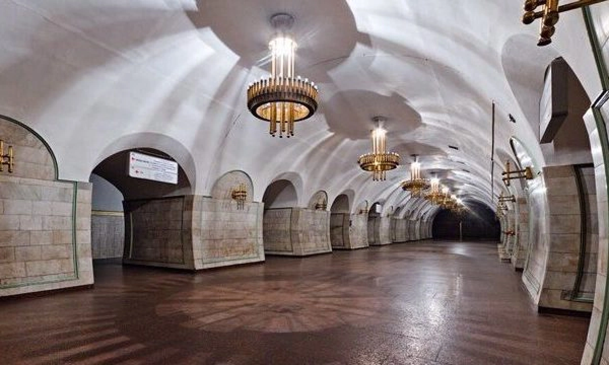 У Києві змінили рух поїздів на «червоній» лінії метро