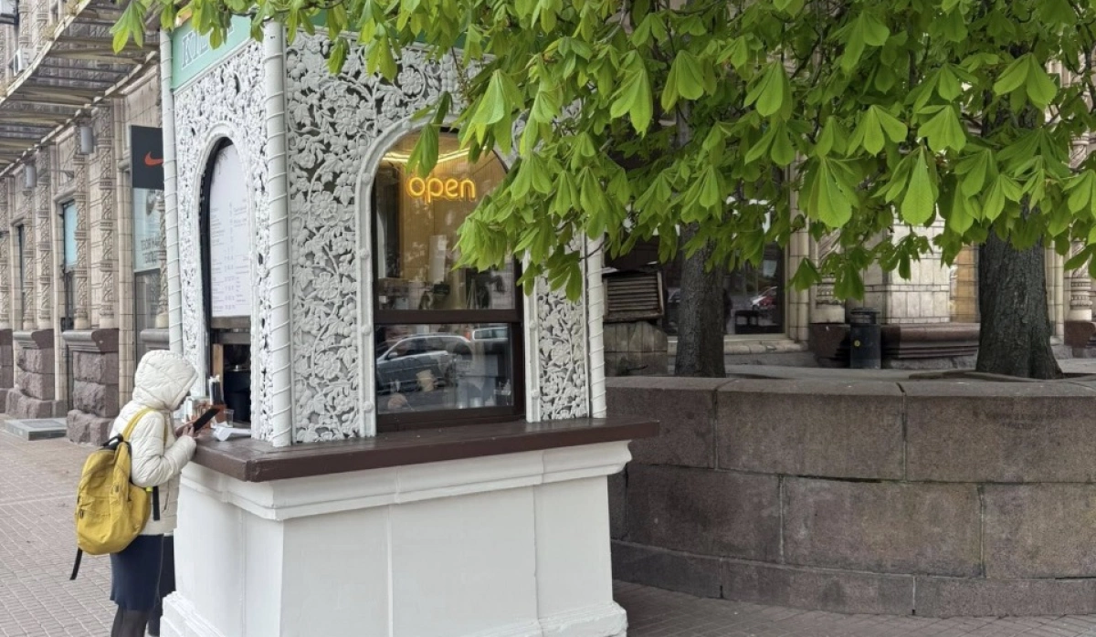 У найстарішому кіоску Києва почали продавати каву: історична будка отримала нове життя