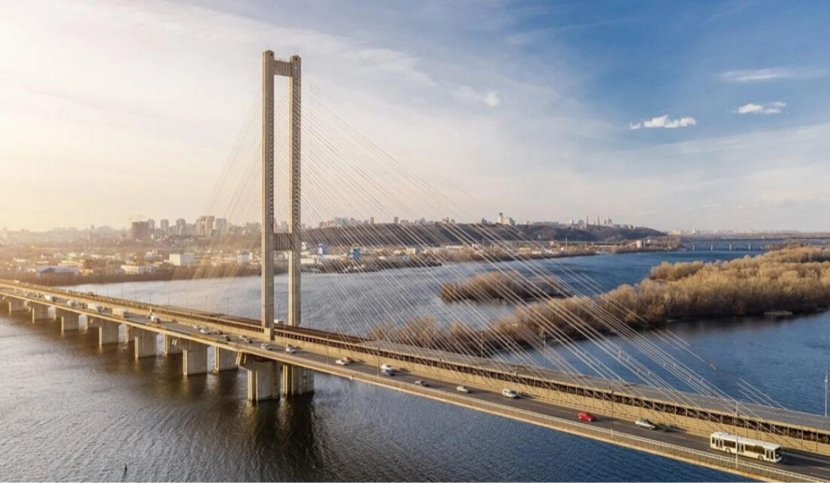 Ремонт на Південному мосту в Києві: рух транспорту обмежать із 24 по 27 квітня