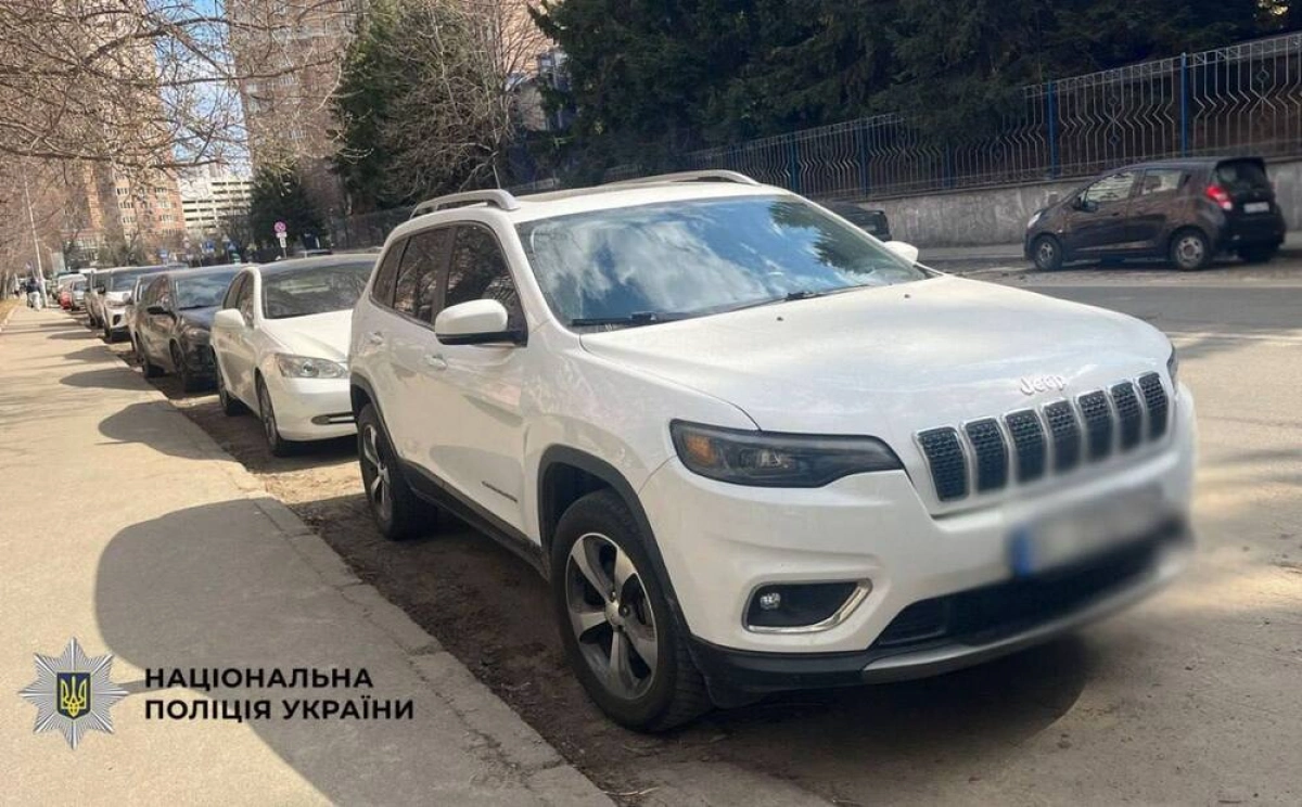 Киянин продав чужий Jeep Cherokee та привласнив 19 000 доларів: чоловіку загрожує до 12 років