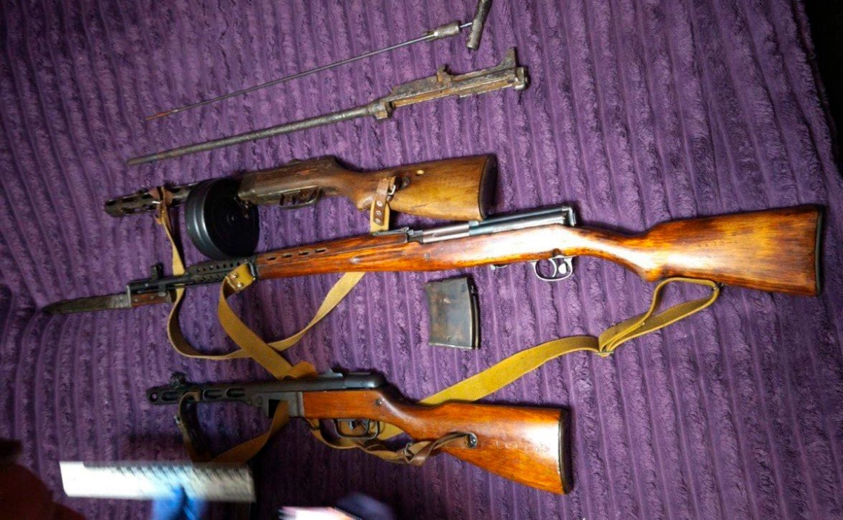 Раритетна зброя поштою: у Києві затримали ділка, який продавав відреставровані гвинтівки часів Другої світової війни