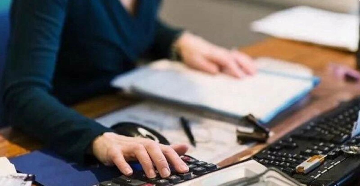 У Києві викрили бухгалтерку, яка роками оформлювала фіктивні відрядження і вивела мільйони гривень