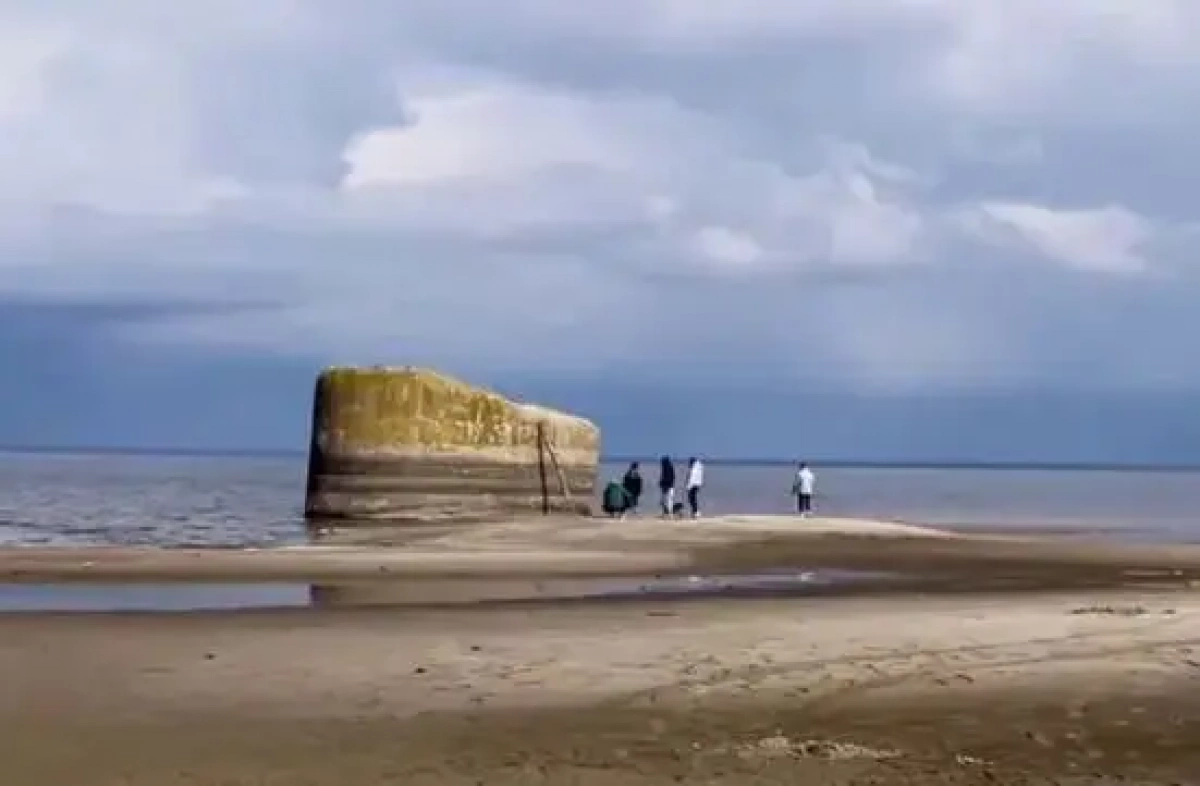 Київське море відступило: з-під води з’явився ДОТ часів Другої світової