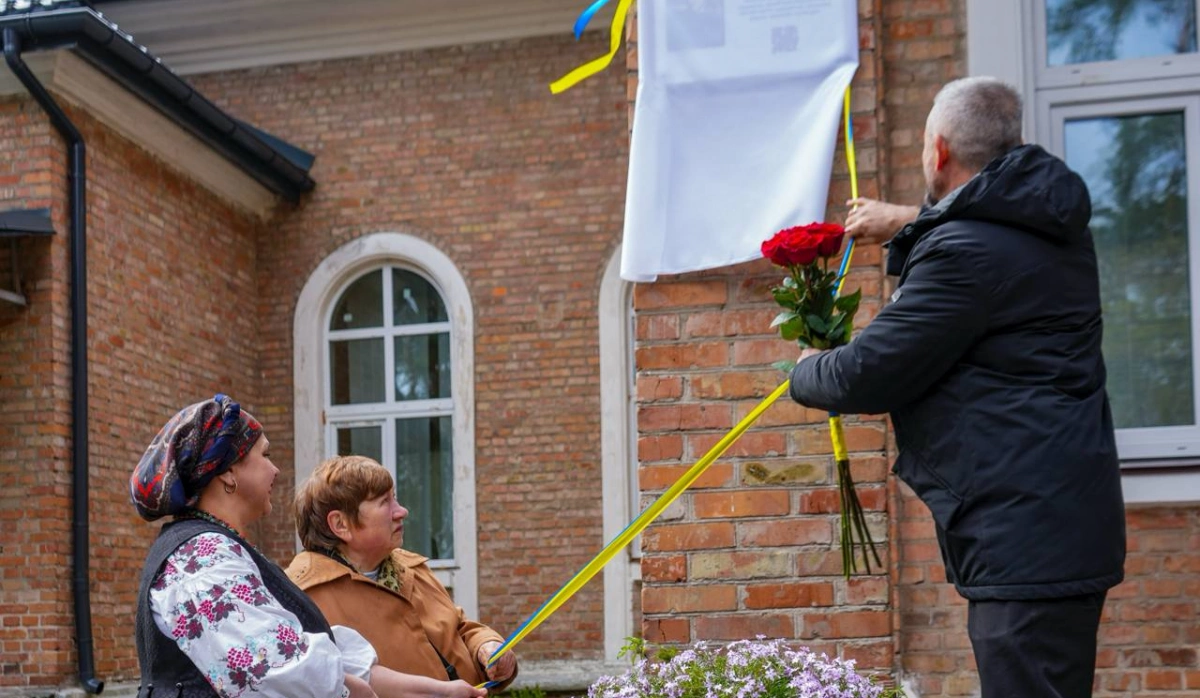 У Бучі відкрили меморіальну дошку художниці Любові Панченко: фото та деталі події