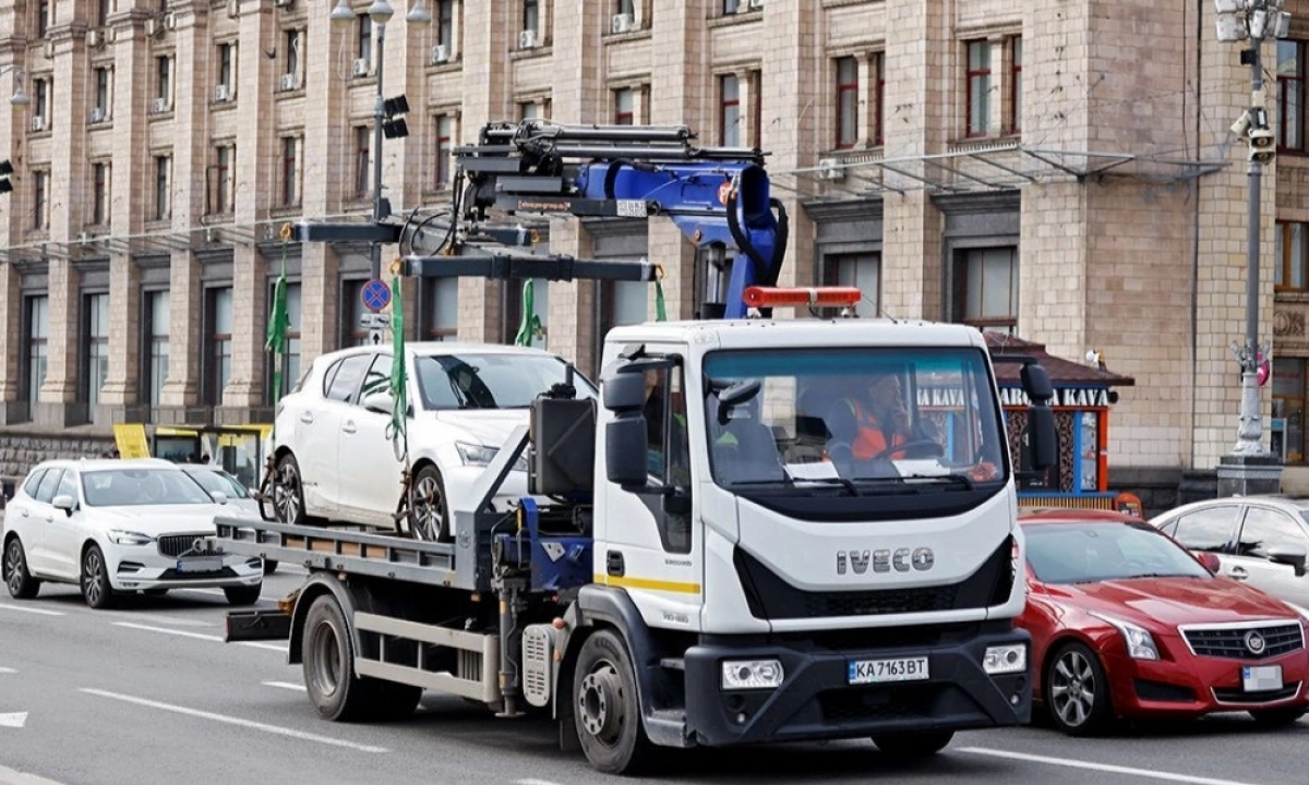 У Києві виявили порушення в документах під час евакуації авто: що з’ясувала перевірка