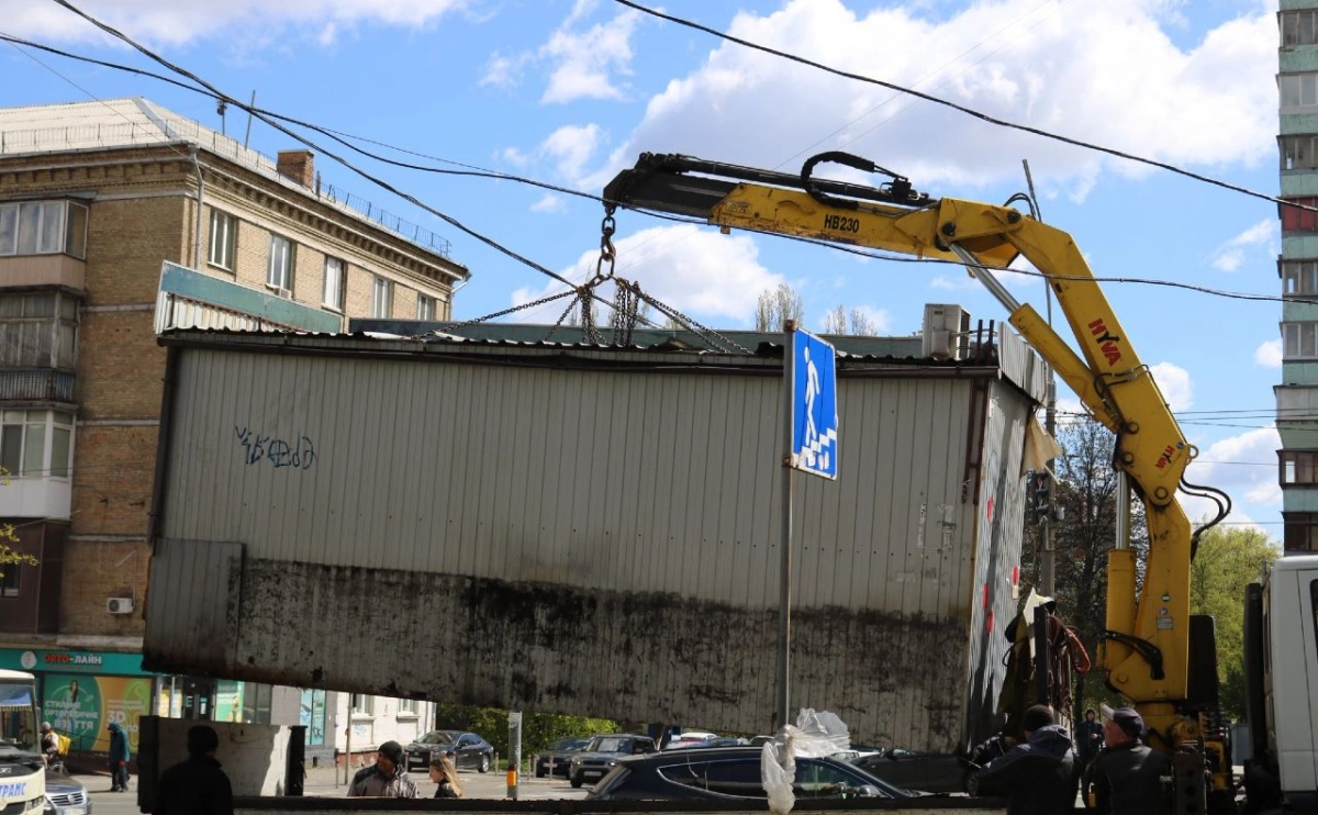 У Києві звільнили понад 800 м² простору від незаконних МАФів і захаращень