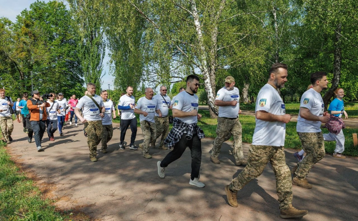 На ВДНГ відбувся забіг єдності: як сотні учасників збирали кошти для морської піхоти