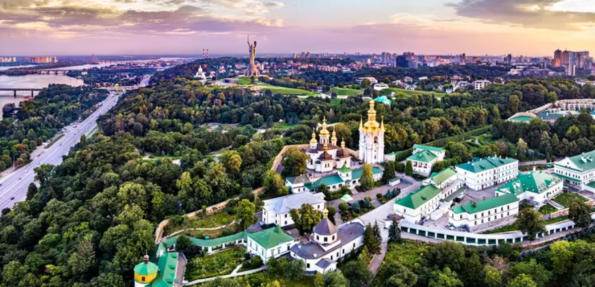 Погода в Києві на початку тижня: синоптики прогнозують дощі вночі та до +22° вдень