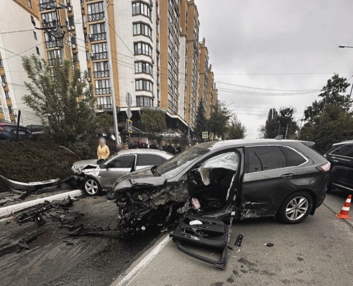 П’яний за кермом і потрійна ДТП: на Київщині водій Ford спричинив аварію з постраждалими