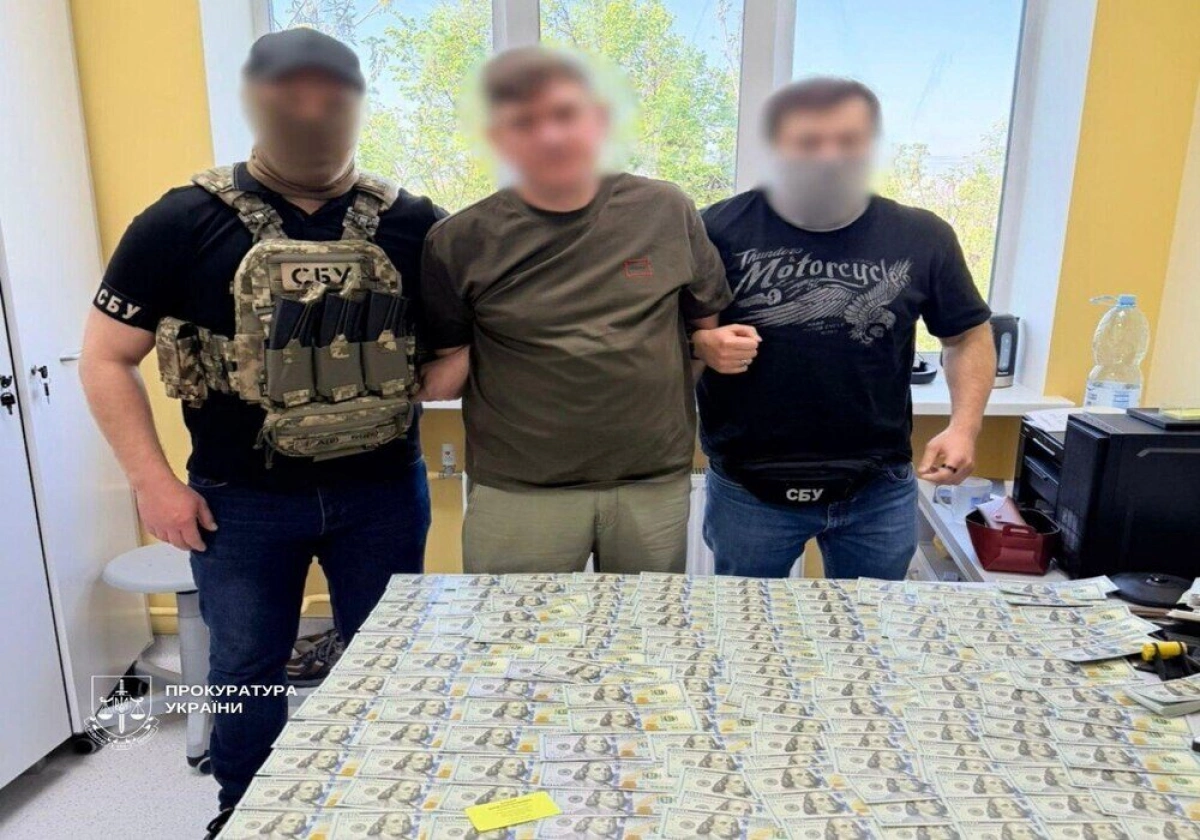 У Києві затримали лікарів за вимагання $25 тис. за інвалідність: деталі справи