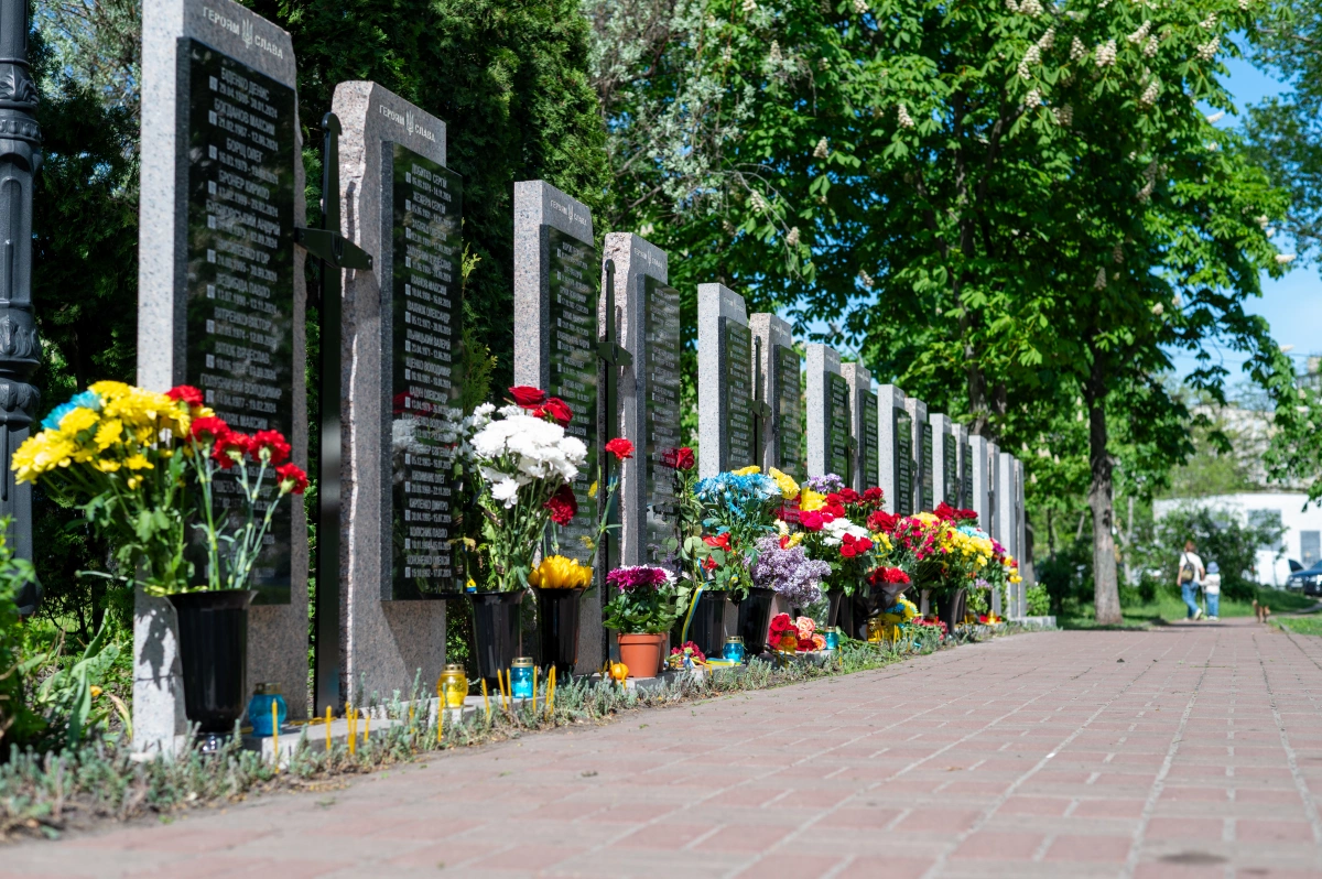 У Києві відкрили Алею пам’яті Героїв-оболонців