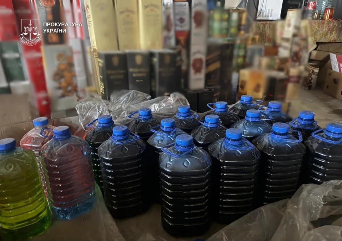 У столиці зупинили нелегальний цех алкоголю: продукцію розливали в «тетрапак»