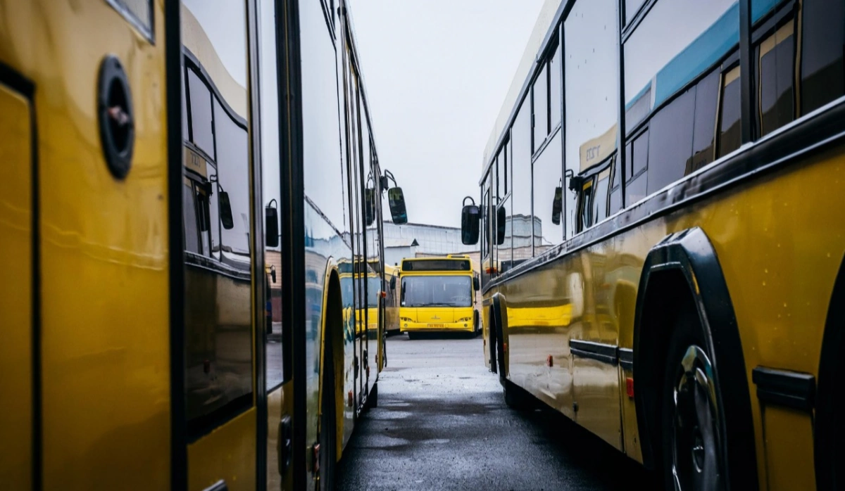 У Києві 16–17 травня змінять рух автобусів і тролейбуса №34 через ярмарки: перелік маршрутів