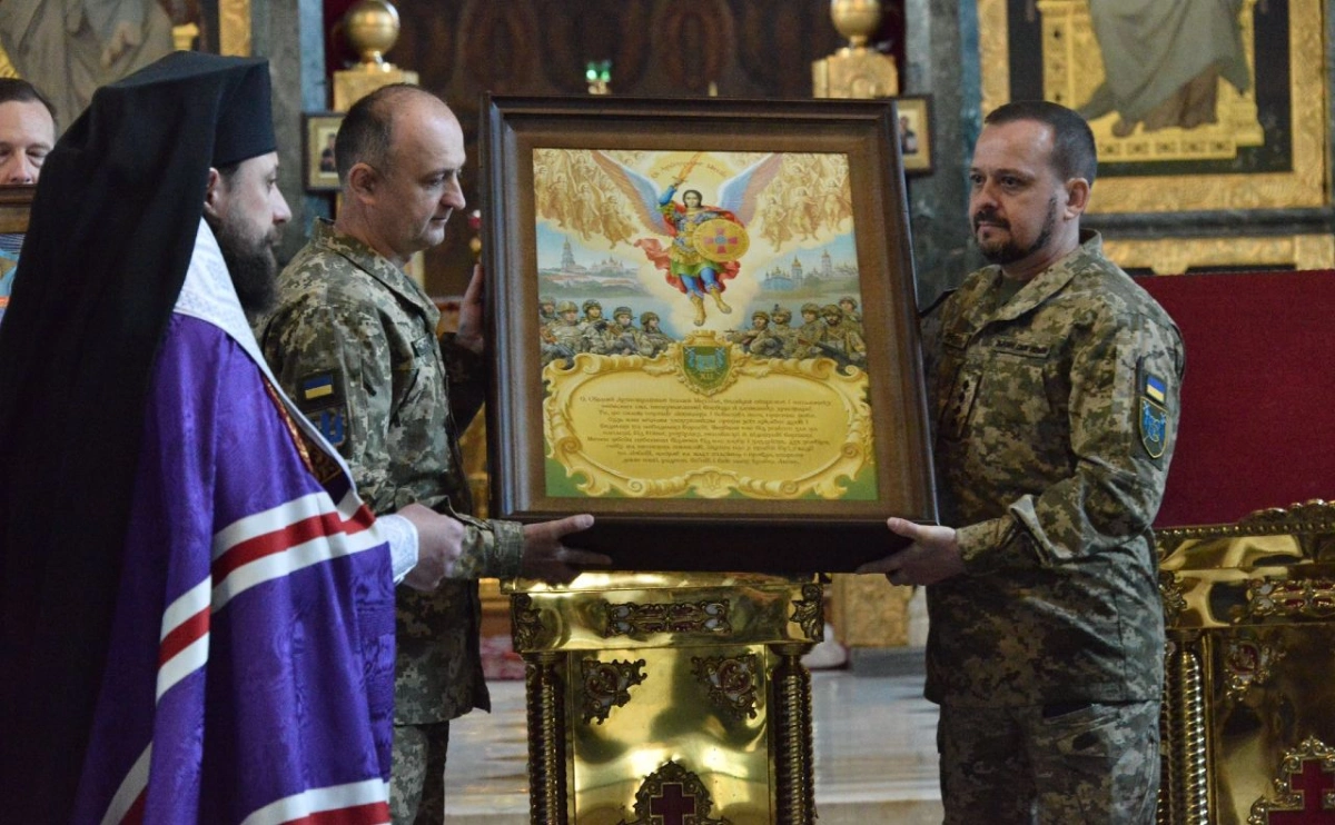 «Щит для воїнів»: у Лаврі передали військовим особливі ікони, створені для фронту