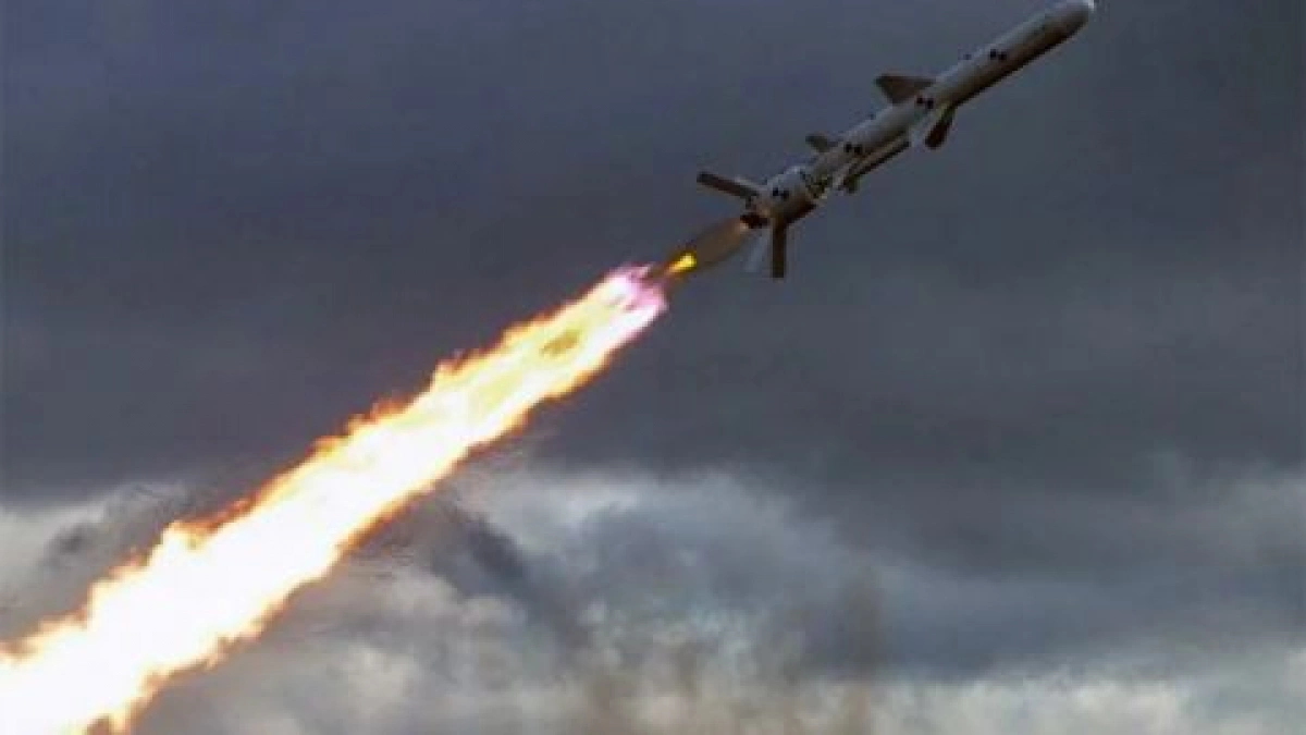 У центрі Києва повідомляють про серію прильотів у районі Майдану Незалежності
