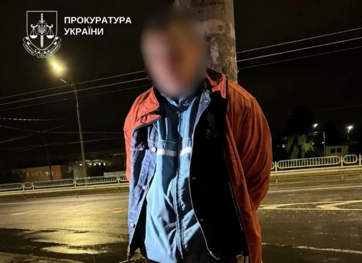 У Києві чоловік напав на жінку біля бювету: його затримали та направили на психіатричну експертизу