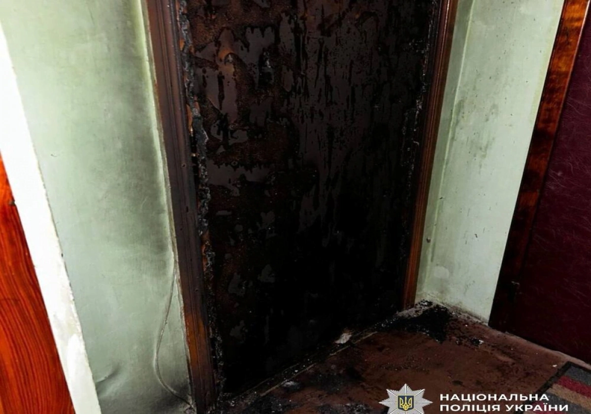 У Броварах чоловік підпалив двері квартири колишньої дружини: йому повідомили про підозру