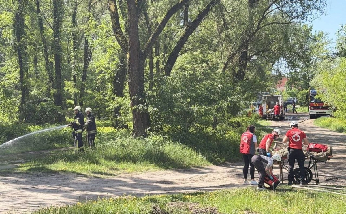 У Дарницькому районі Києва навчали рятувальників гасінню лісових пожеж