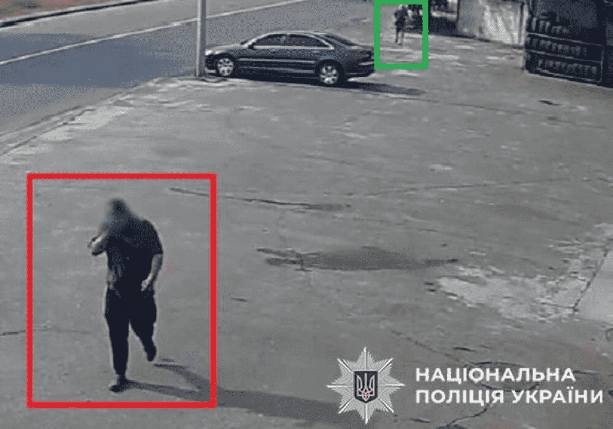 У Києві засудили грабіжника, який зірвав золотий ланцюжок з пенсіонера