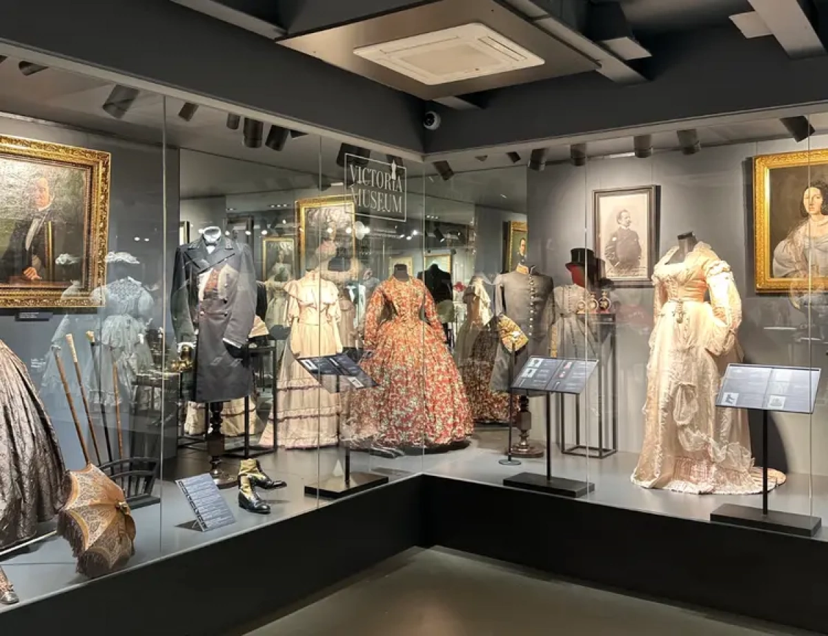 Victoria Museum у Києві: музей історичної моди біля Арсенальної, який переносить у XIX століття