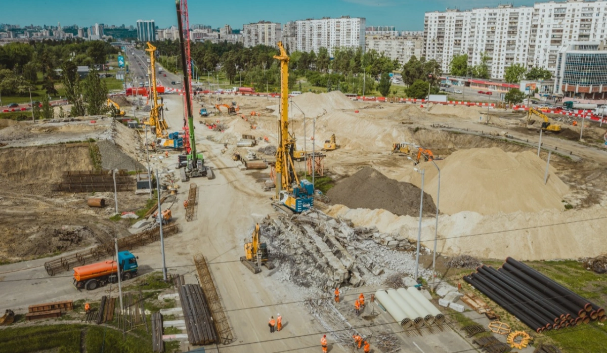 Реконструкція шляхопроводу біля метро «Чернігівська» в Києві: як змінюється транспортна розв’язка