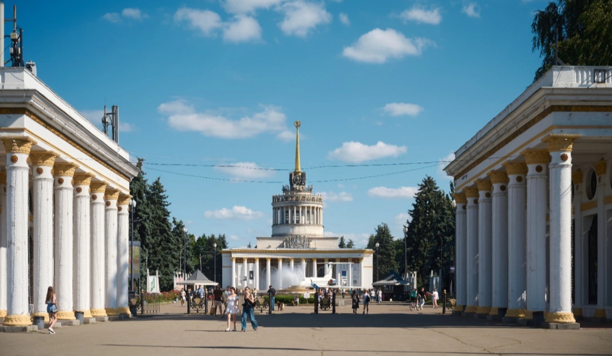 На ВДНГ у Києві стартує літній сезон 2026: інсталяції, концерти та нові простори