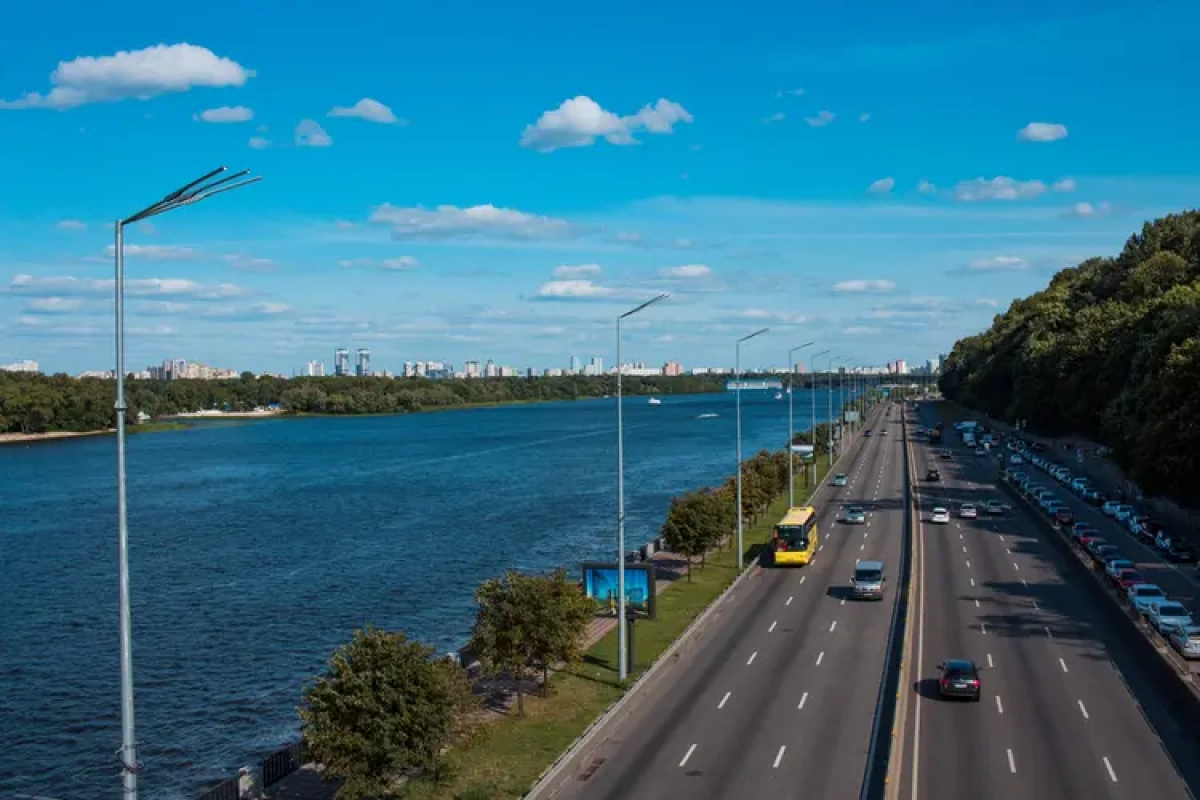 У Києві частково обмежать рух Набережним шосе 3 та 4 червня: де триватиме ремонт