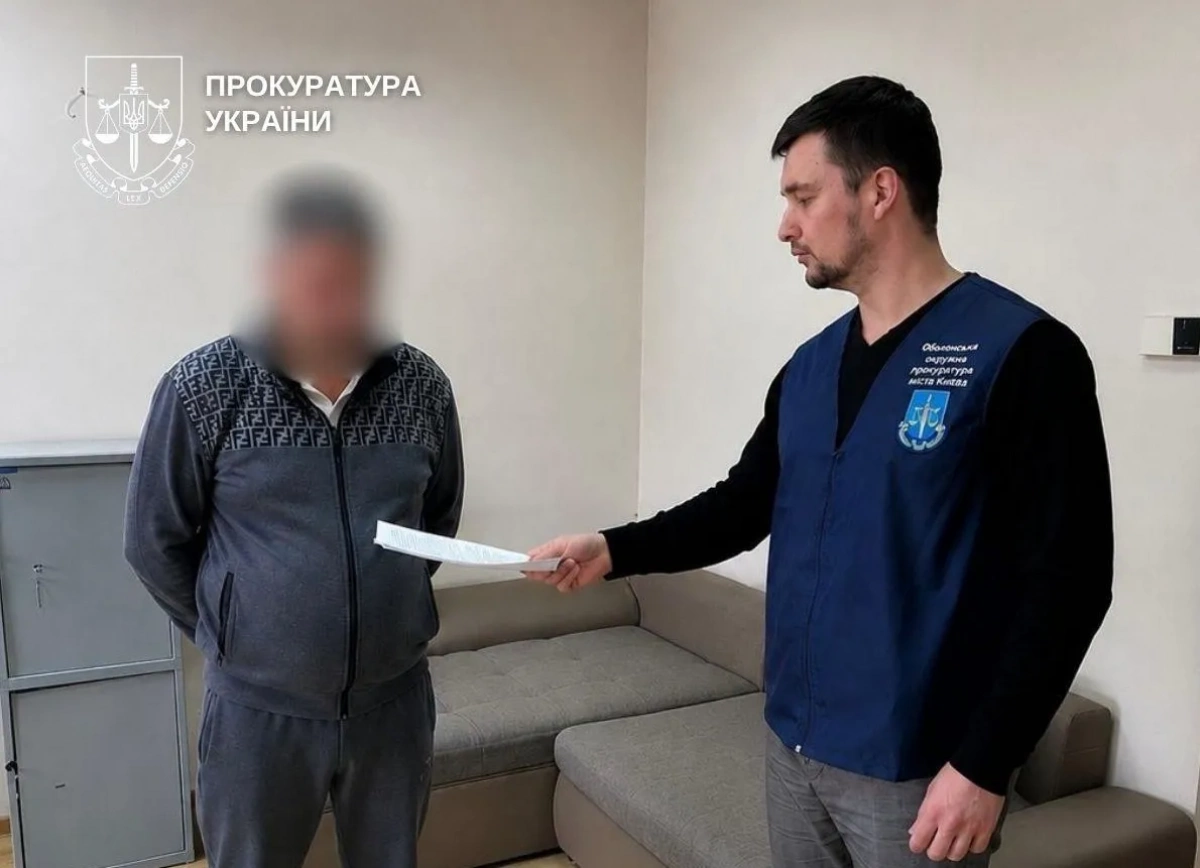 У Києві чоловік пропонував працевлаштування двірником за $4000 для бронювання