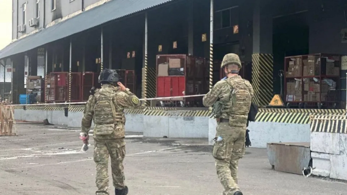 Вибух на поштовому терміналі в Києві: загинув працівник, ще двоє людей постраждали
