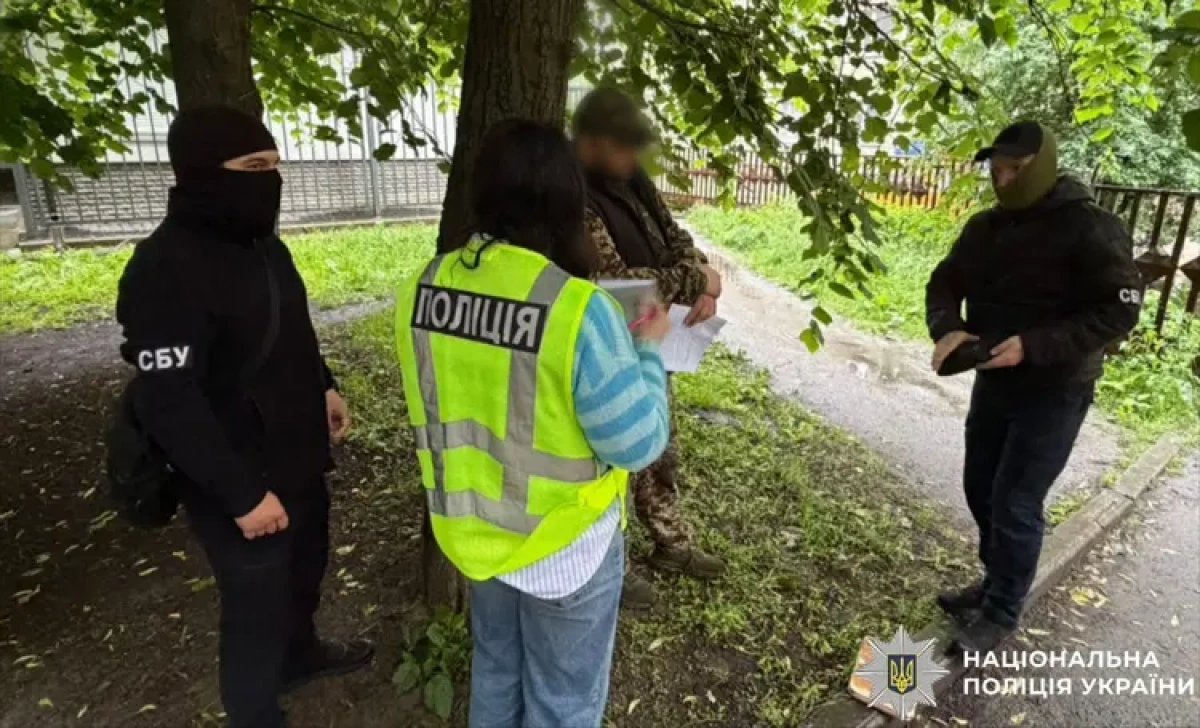 На Київщині викрили працівника ТЦК, який вимагав $5 тис. за переведення військового в тил