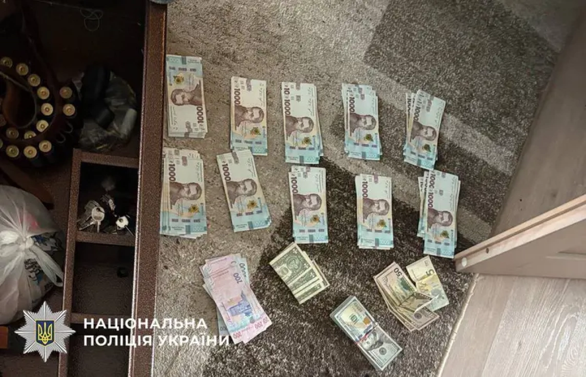 У Києві викрили 18-річного шахрая, який продавав військовим неіснуючі пікапи