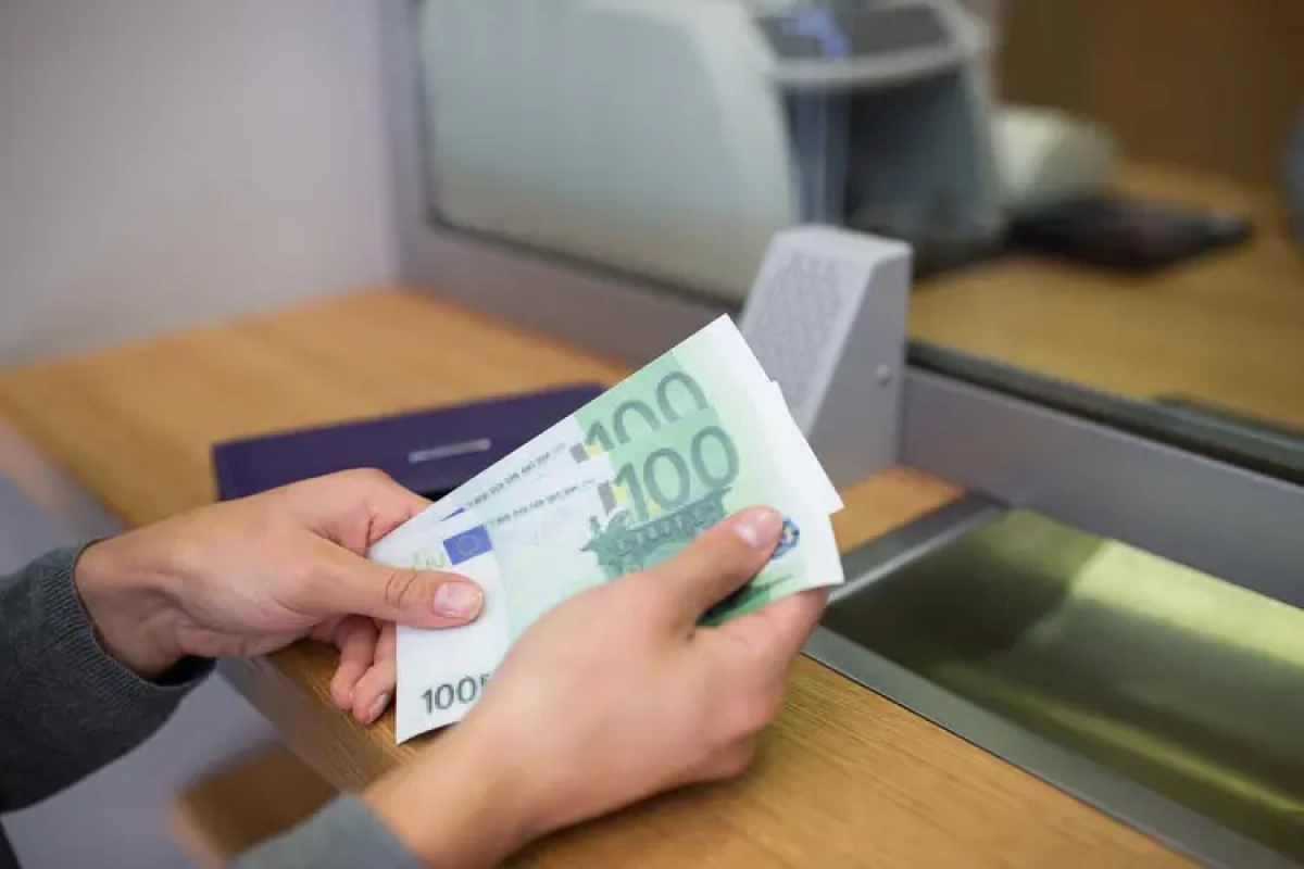 Курс долара та євро в обмінниках Києва 12 червня: де найвигідніше купити валюту