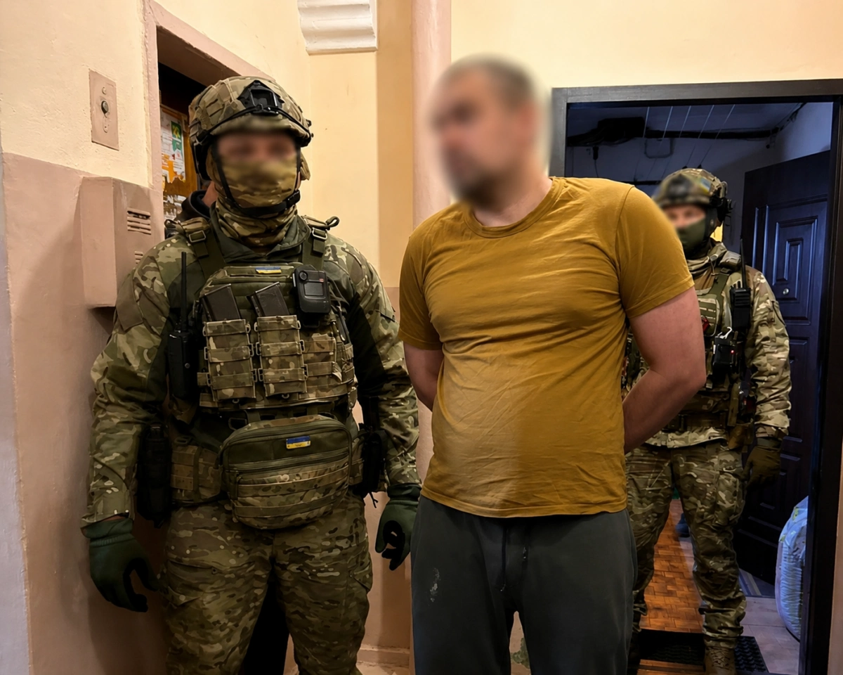 Продавав зброю через соцмережі та пошту: у Києві затримали торговця зброєю