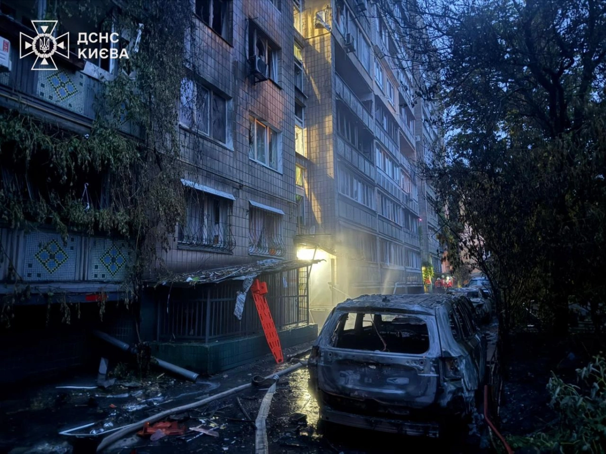 Наслідки нічної атаки на Київ: є загиблі та десятки поранених, понад 140 тисяч абонентів без світла