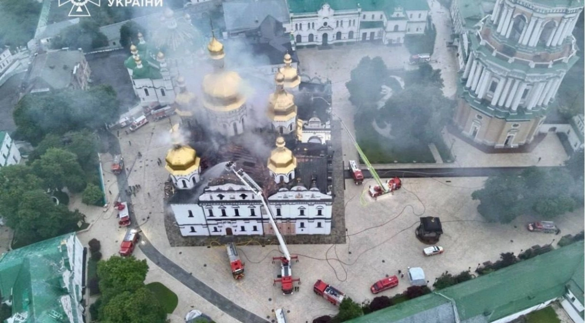 Росія атакувала Київ 611 дронами і 70 ракетами: пошкоджені Лавра, кіностудія Довженка та термінал Нової пошти