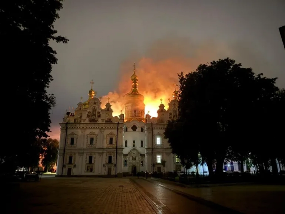 «ПриватБанк» виділив 2 млн грн на відновлення Києво-Печерської лаври після російської атаки