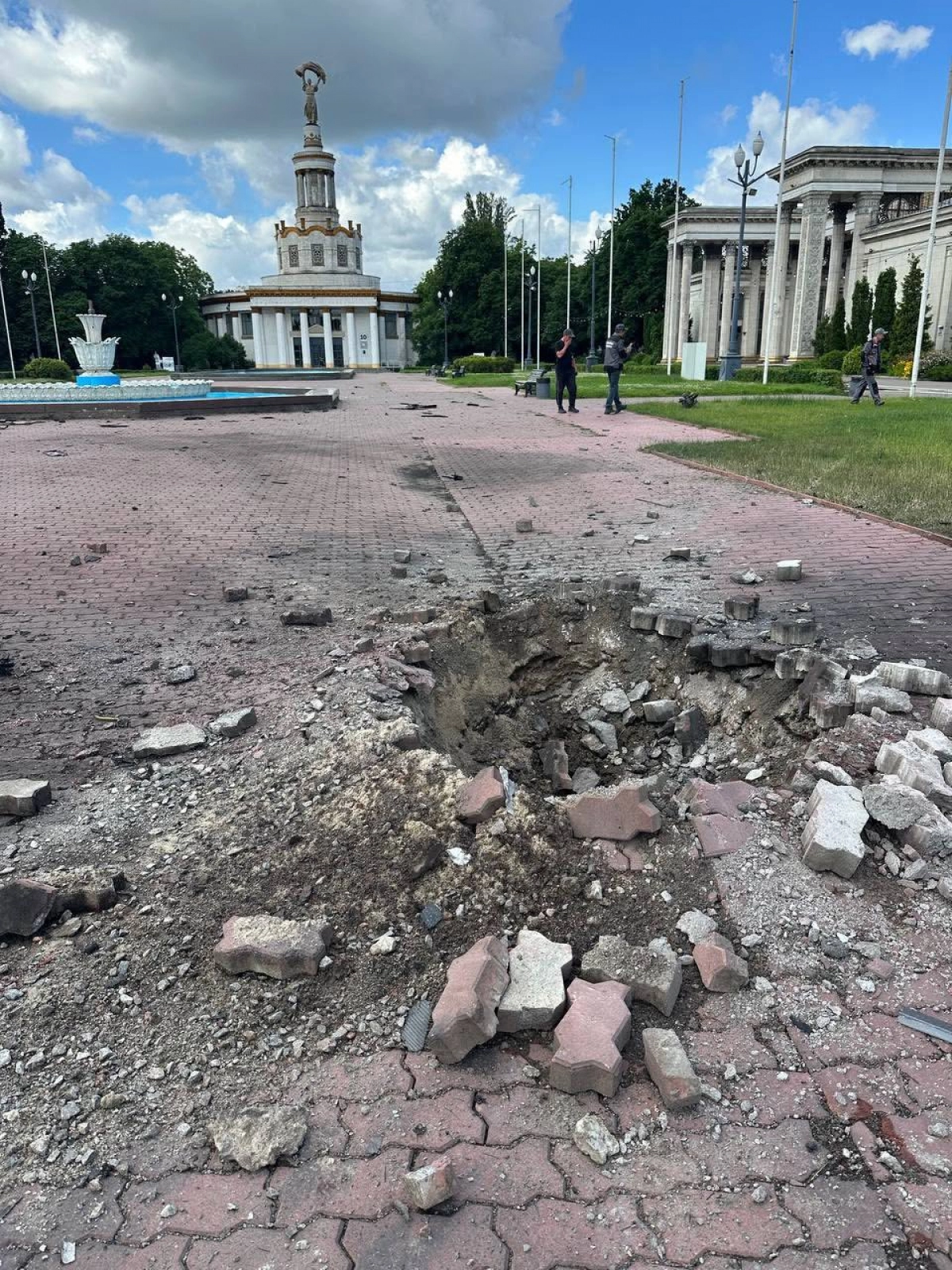 На ВДНГ пошкоджено павільйони й Оранжерею через обстріл Києва