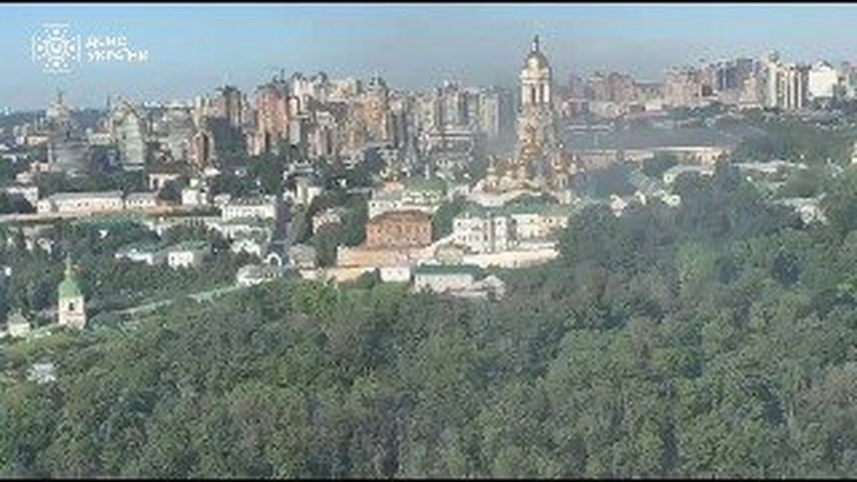 ДСНС у Києві здійснила 39 скидів води з гелікоптерів після російської атаки