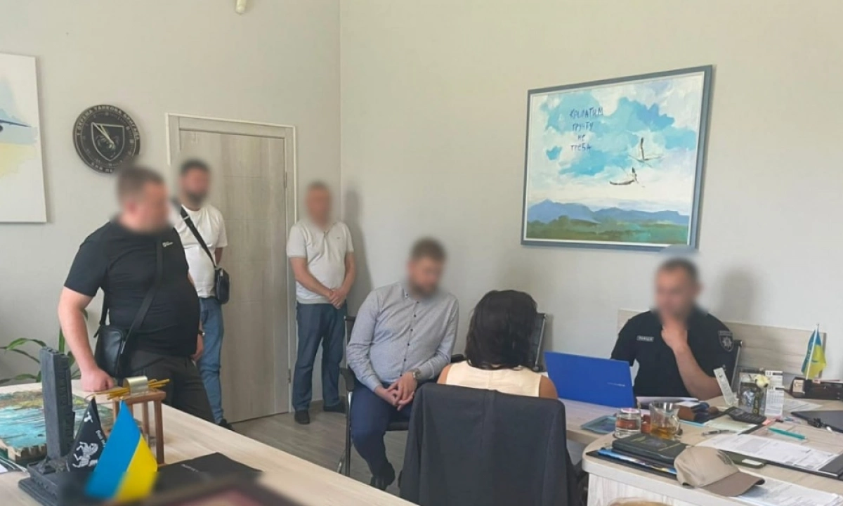 Схема на 31 мільйон: посадовиця ЦНАПу на Київщині одним кліком переписала гектари землі на приватну фірму